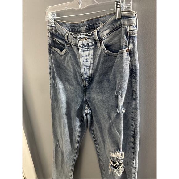 Old Navy Women's Straight Leg Jeans in Light Gray - Picture 2 of 4